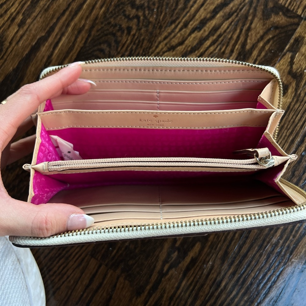 Kate Spade Wallet - Picture 4 of 4